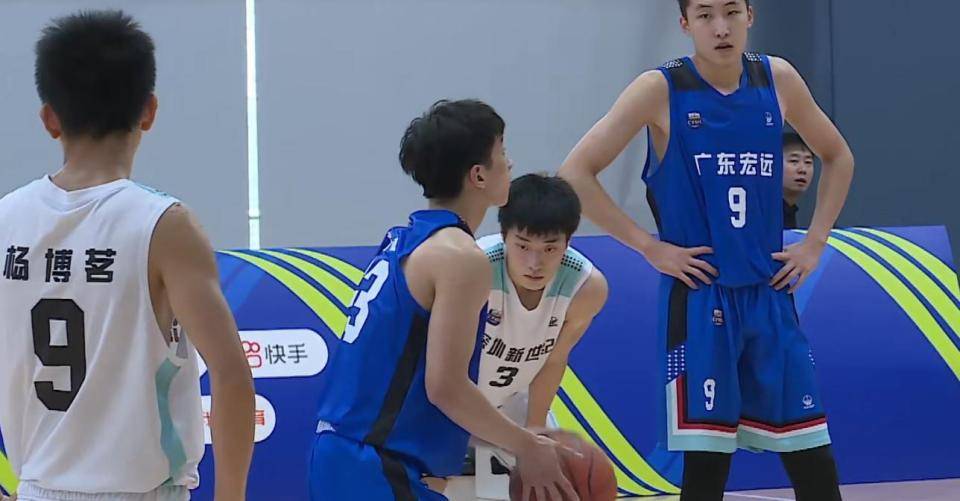 CBA常规赛冲刺阶段再迎强敌，广州队再遭质疑，主帅态度：赛场秩序良好，资深球员宣示担当的简单介绍