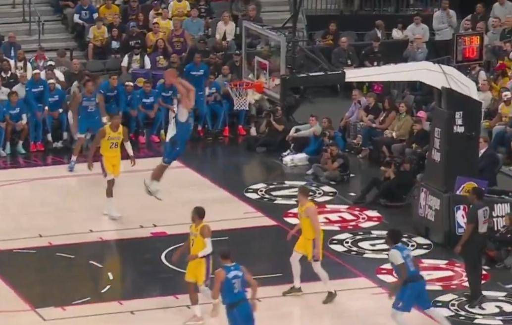 九游体育- Scout意外战胜湖人，重返赛场引爆全场！气势如虹延续