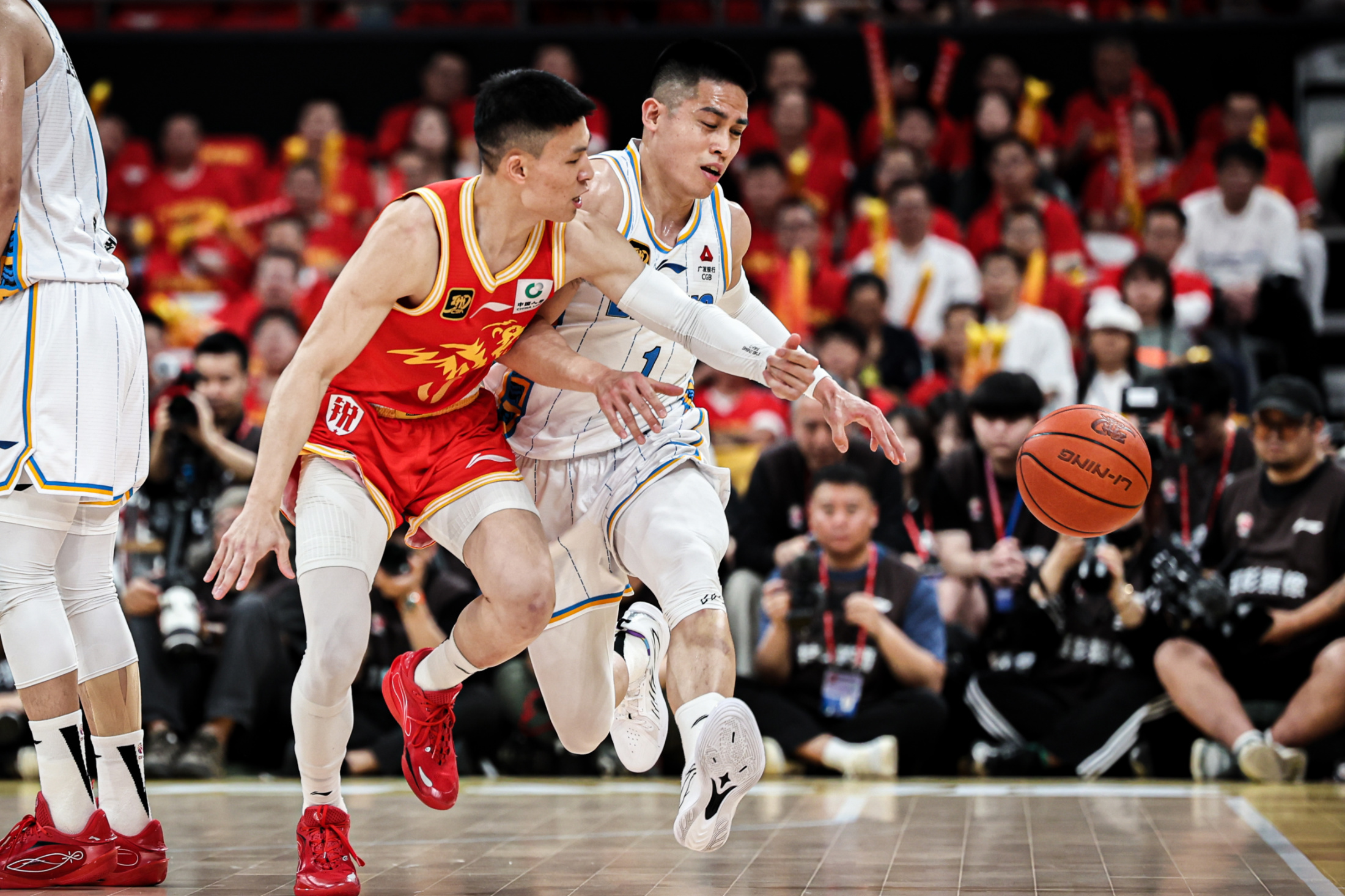 九游体育-关于社区盾今晚再迎强敌；广厦男篮篮板制胜；主帅态度：质疑声仍在；阵容厚度经受考验的信息